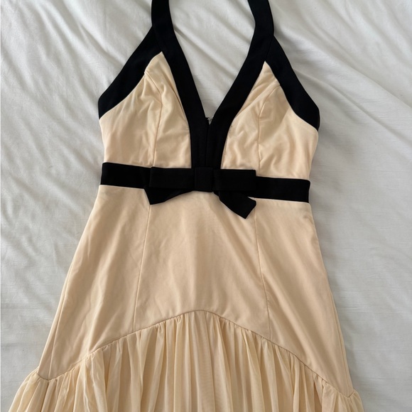 SELFIE LESLIE ✨- Aven Halter Bow Maxi Dress Butter - Picture 3 of 7